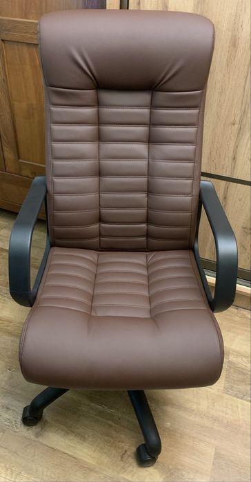Продам офісне крісло