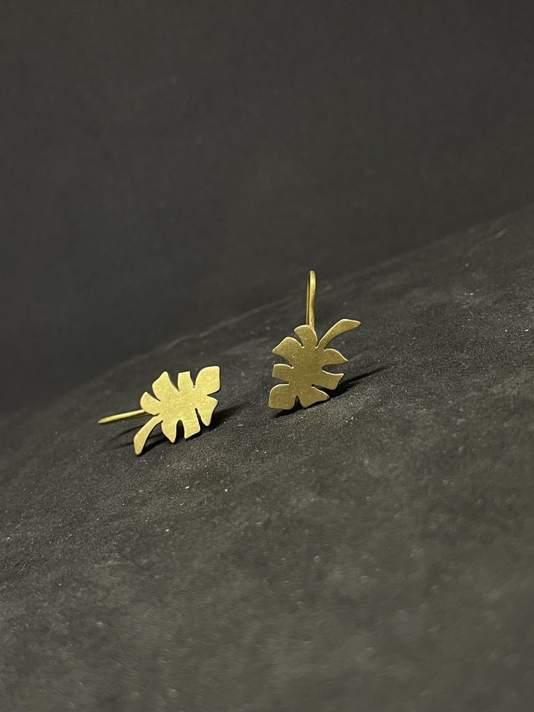 Brincos folhas de floresta