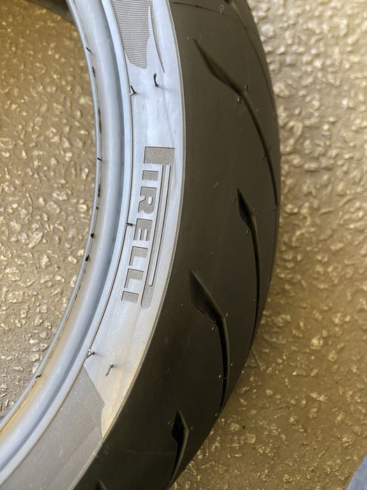 Pneu Mota 190/55/17 Pirelli Angel GT 2 (NOVO)