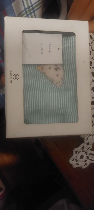 Fralda de bebé nova ideal para oferecer