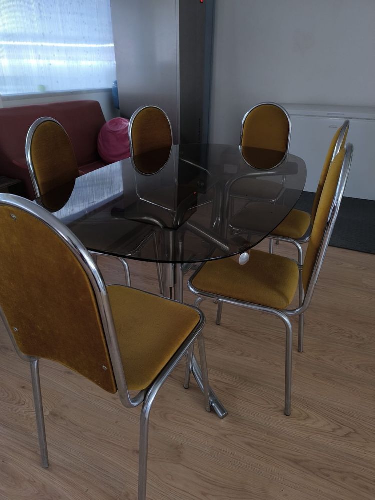 Mesa de vidro + 6 cadeiras