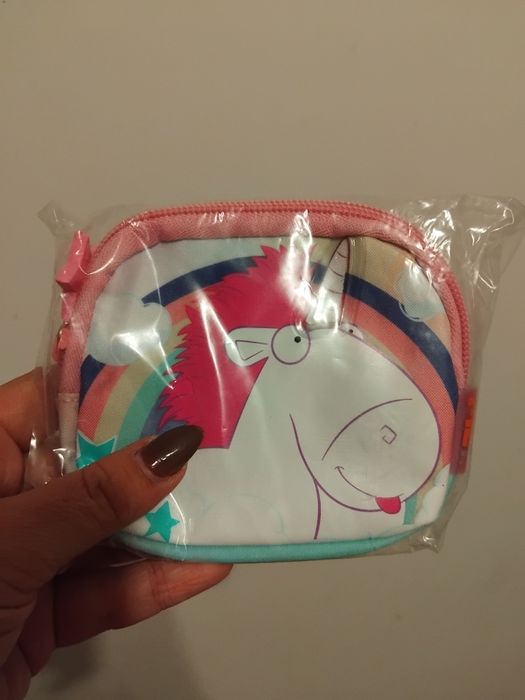 Vendo carteira de criança  do unicórnio  e porta moedas