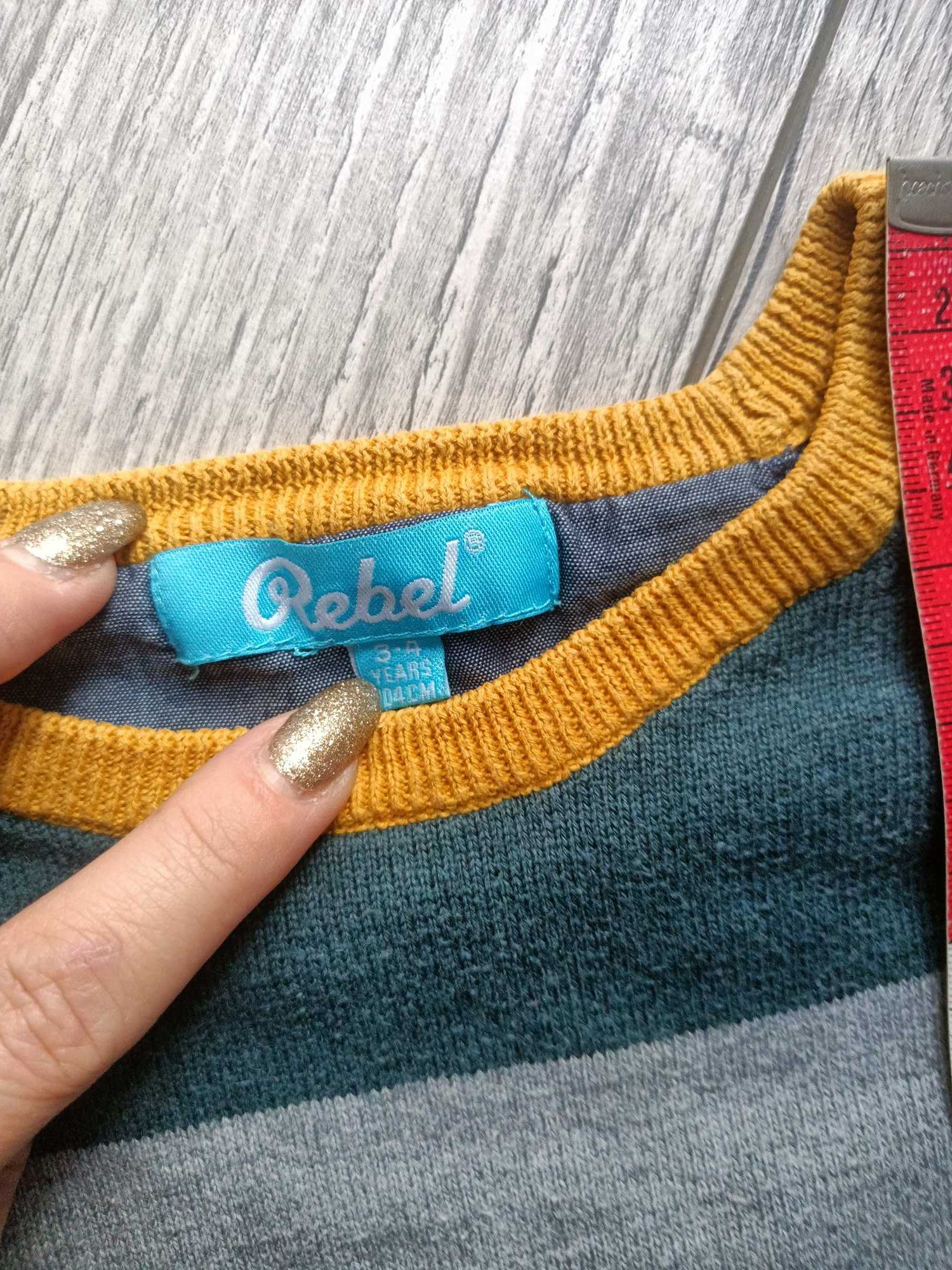 Sweterek chlopiecy Rebel 104