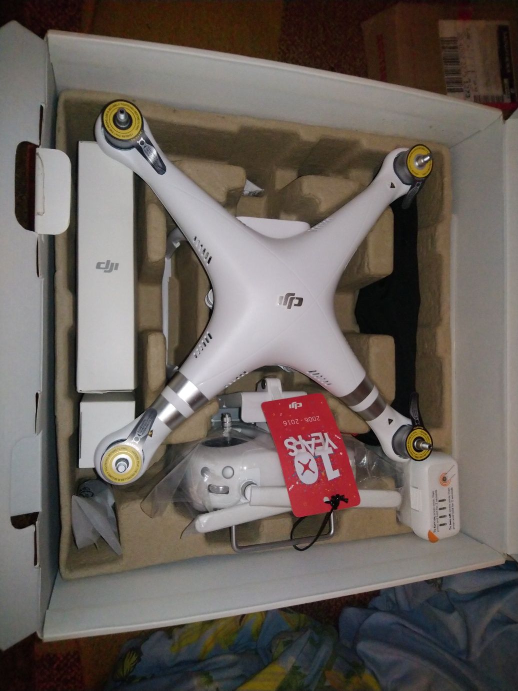 Продам новый квадрокоптер dji phantom 3 advanced +3 оригинальных акб