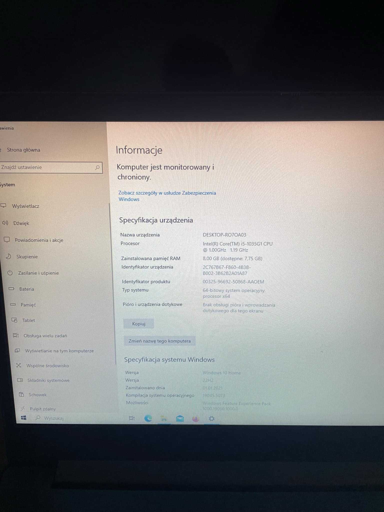 Laptop Praktycznie Nowy Lenovo V17-IIL 17.3Cali  i5-1035G1 8GB 512GB