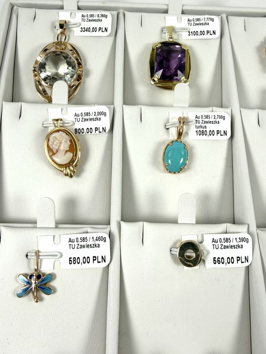 Złota zawieszka z turkusem