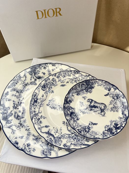Набір тарілок dior
