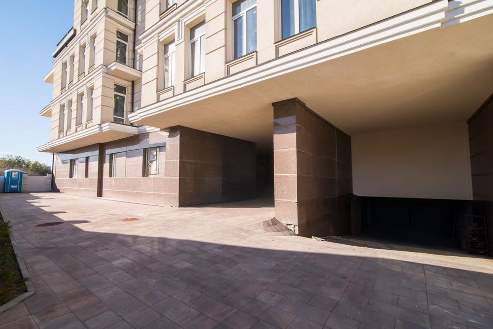 Продажа Здание Печерск 5500м2 введено в эксплуатацию 21 сотка Дисконт