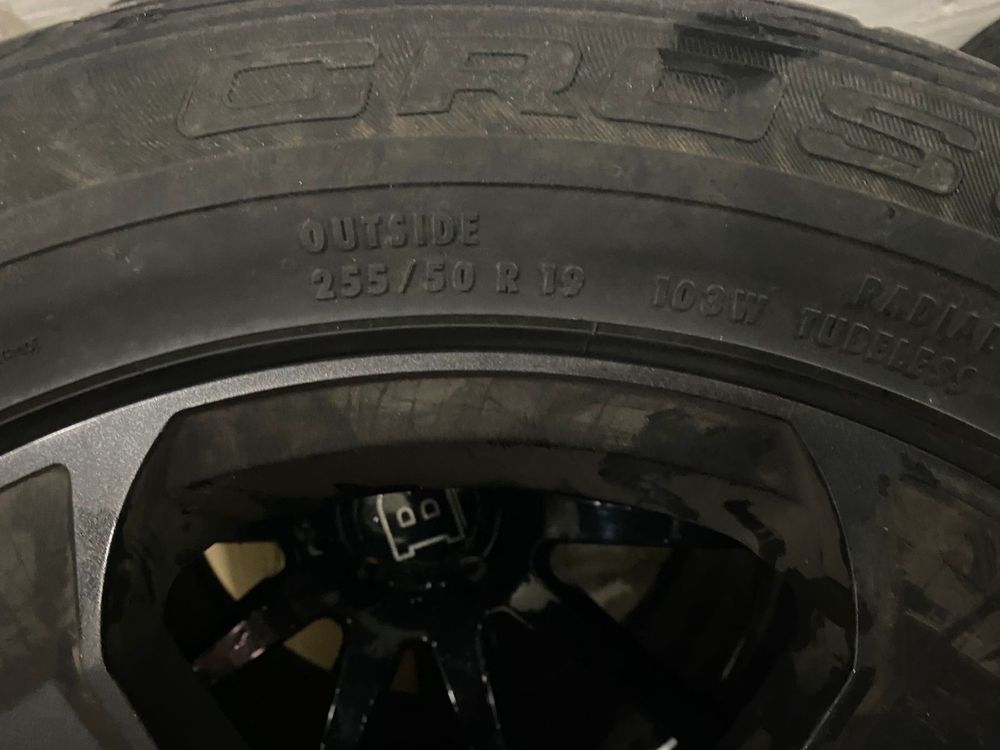 Продам диски MOMO  R19 з резиной 255/50