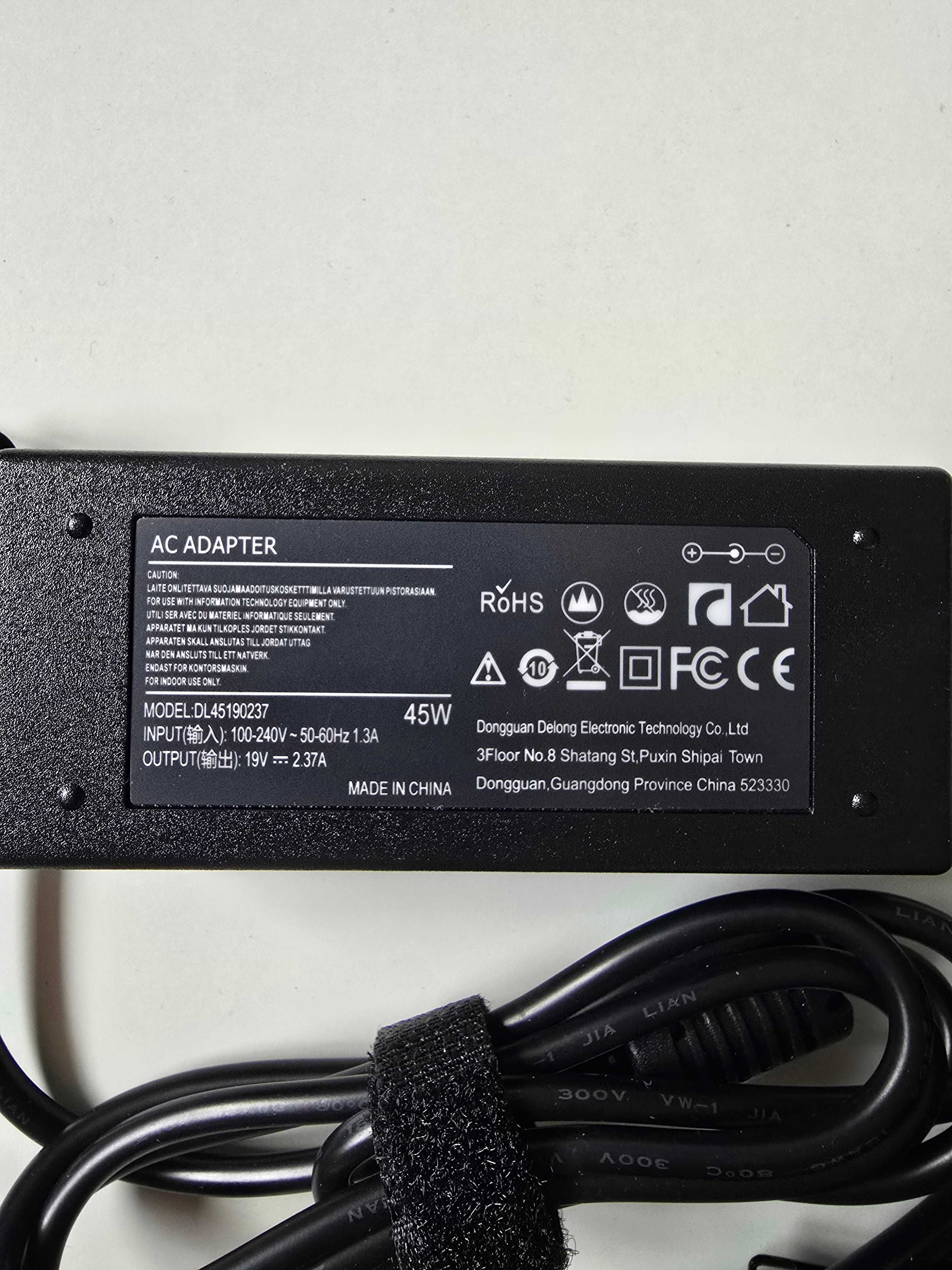Zasilacz sieciowy,ładowarka AC adapter do laptopa uniwersalny 45w