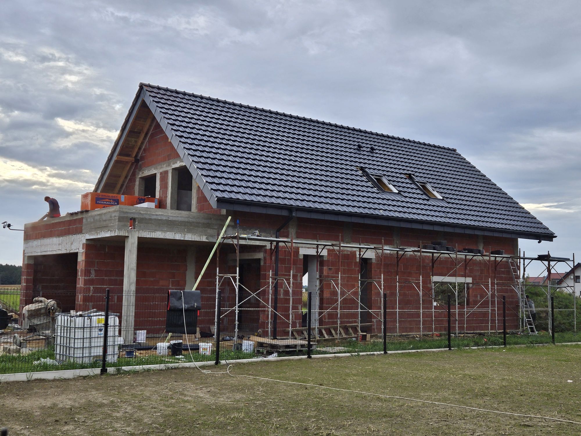 Więźba dachowa usługi ciesielskie dekarskie budowa dachu