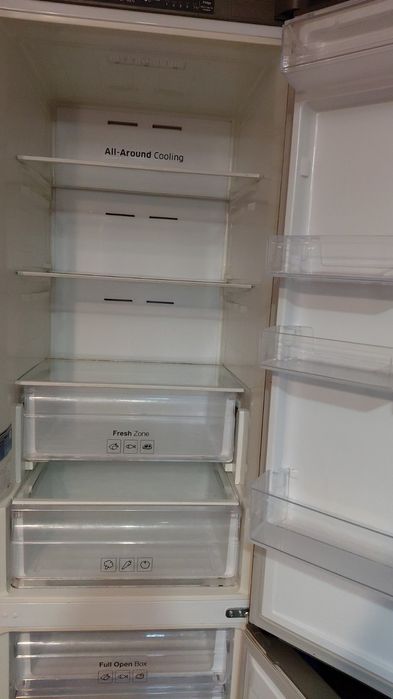 Холодильник Samsung