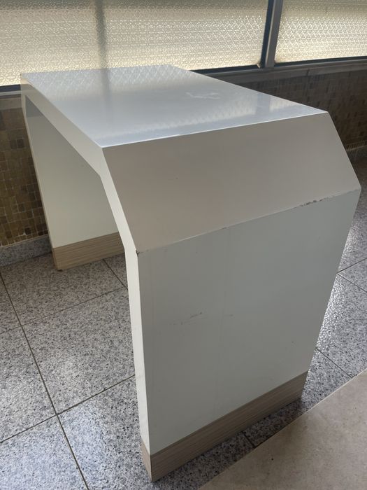Artigo de decoração branco