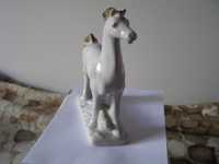 Koń - figurka z porcelany
