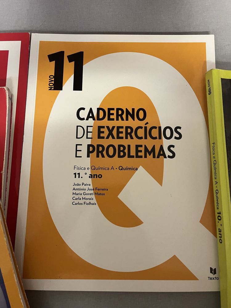 Livros escolares de fisico quimica do 10 e 11 ano, caderno de atvidade