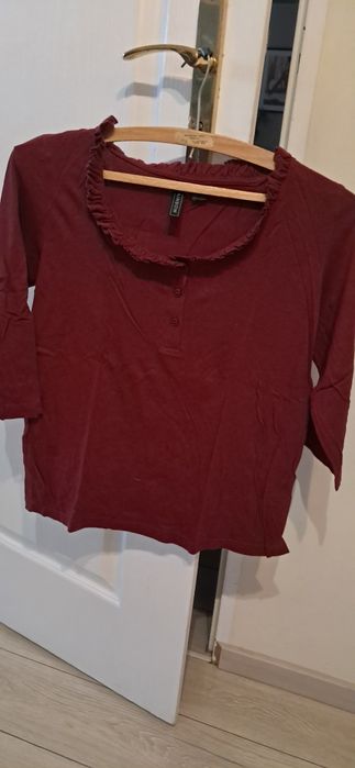 Bluzka bordowa z ozdobnym dekoltem