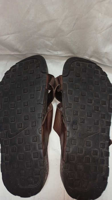 тапочки Шлепанцы Nike кожаные с регулируемой пряжкой