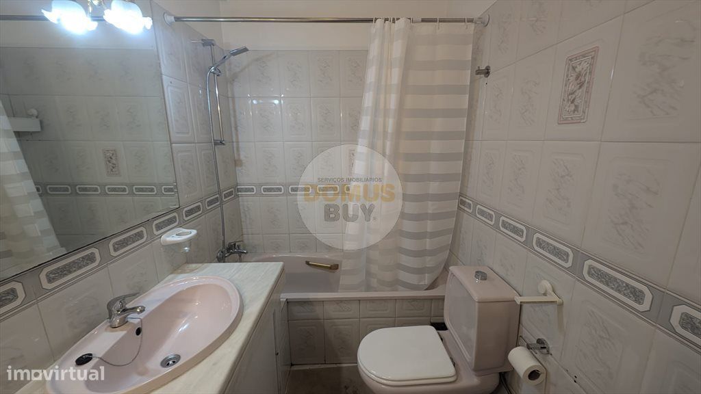 Quarto Para Arrendar - Centro De Almada