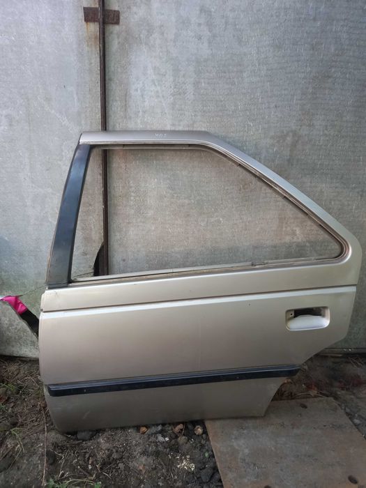 Двері Peugeot 405 задні ліві