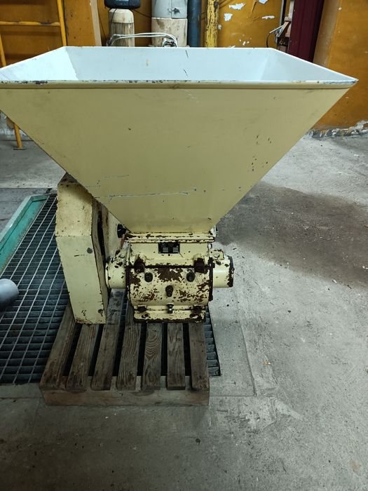 Obluskiwacz pionowy Ekonos Łuskarka Młyn do kaszy  Odkamieniacz