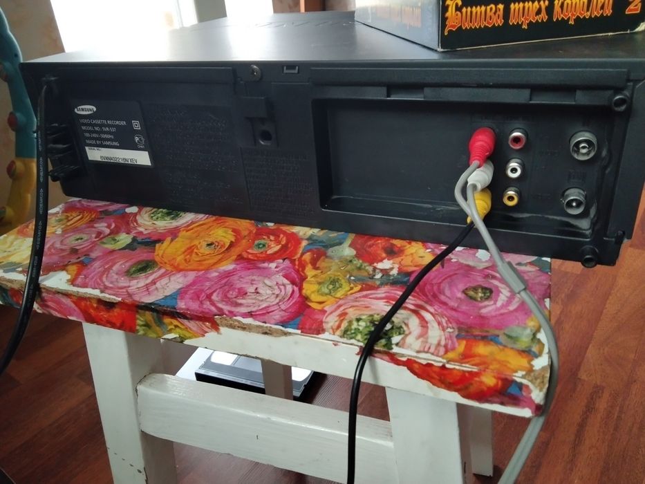 Видеомагнитофон SAMSUNG SVR-537. Пульт, кассеты.