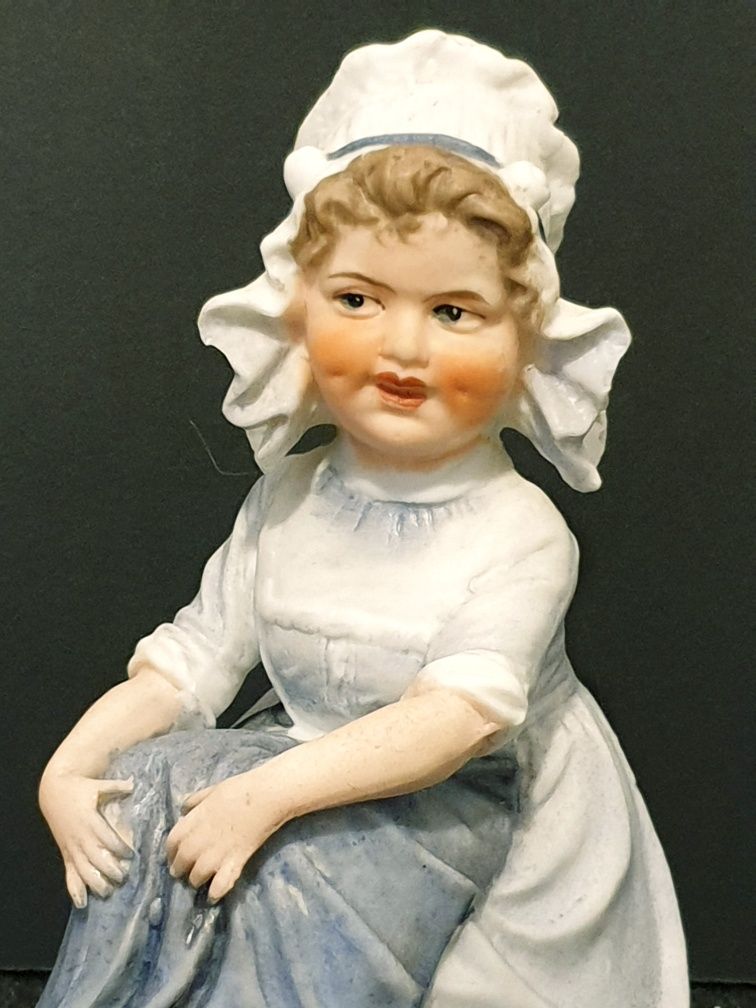 Lindissima antiga figura em porcelana europeia policromada