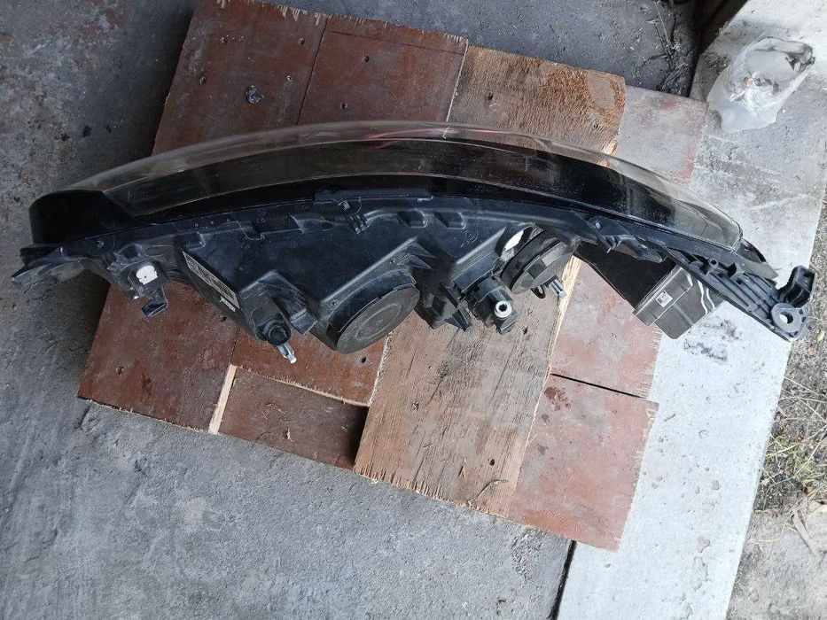 Передня права фара Renault megan4