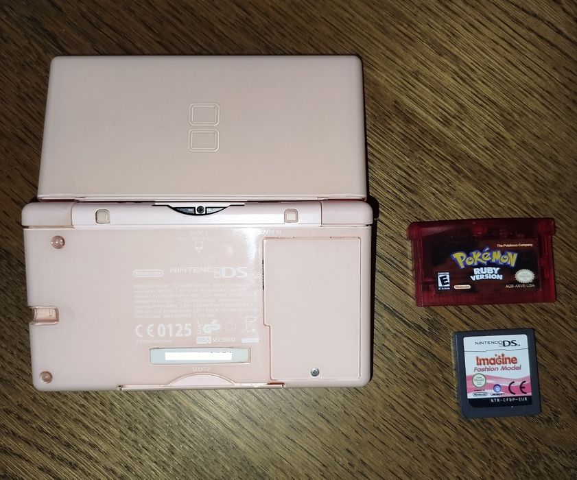 Nintendo DS Lite com dois jogos