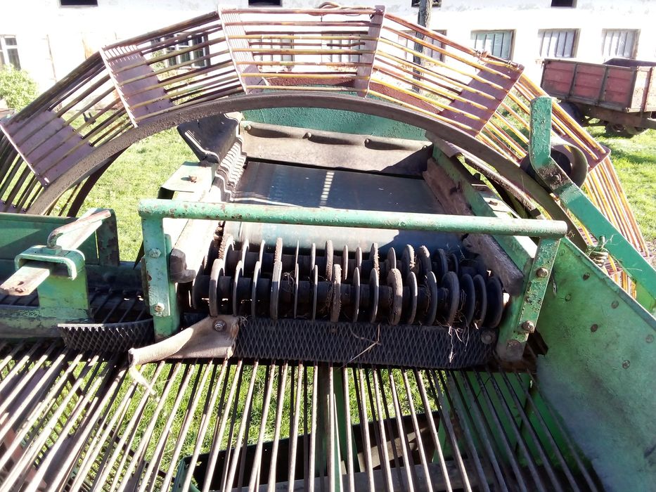 Картоплекомбайн.