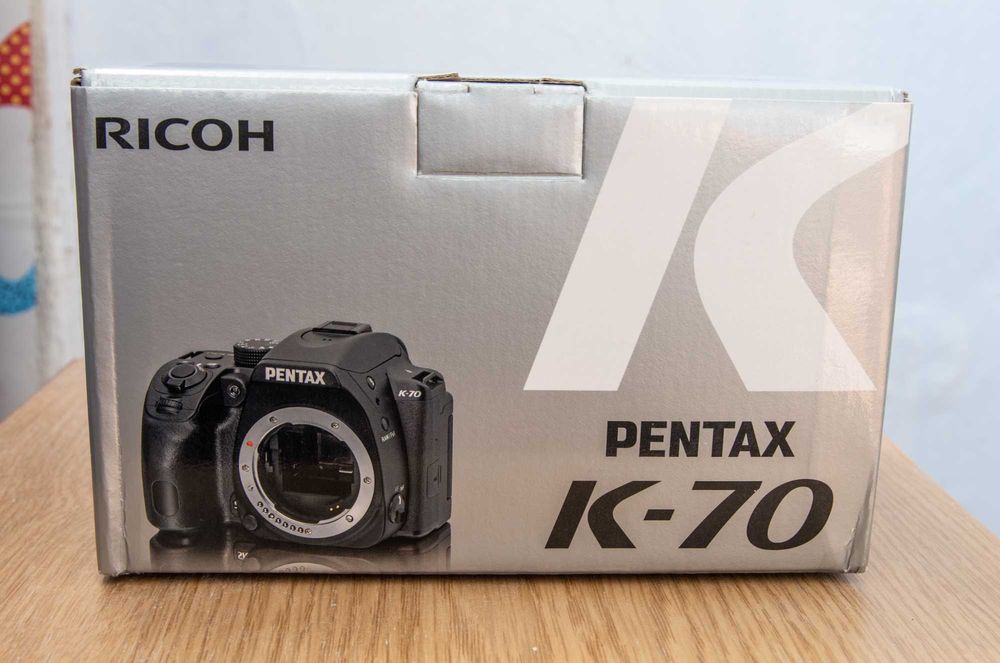 Дзеркальна фотокамера Pentax K-70 + універсальний об'єктив 18-55 WR