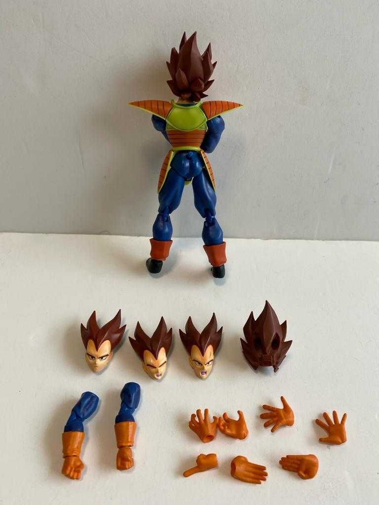 Figura Dragon Ball: Vegeta + acessórios