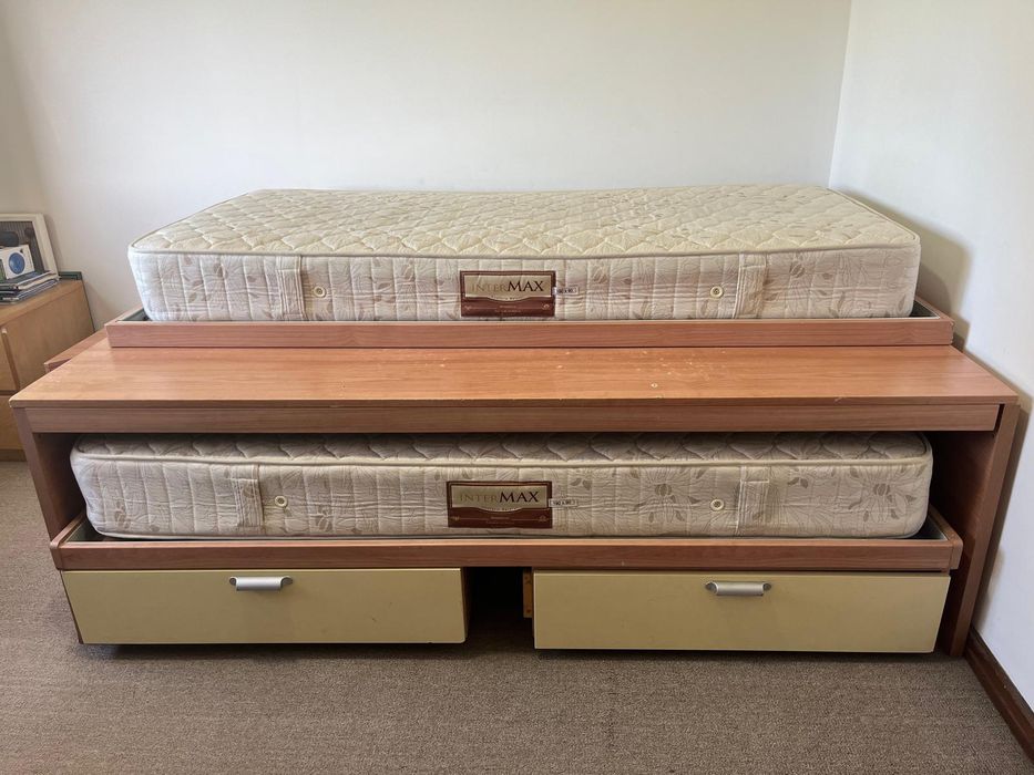 Cama Beliche com dois colchões e escada