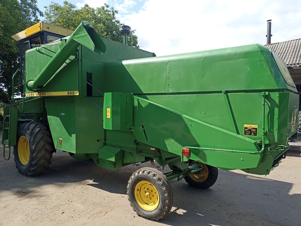 Комбайн John Deere 952