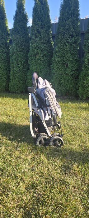 Коляска Chicco Ohlala 3, легка, компактна.