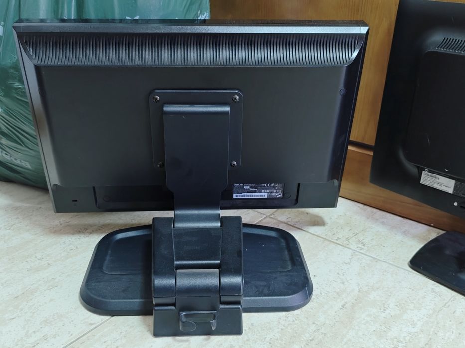 ASUS vw193s com suporte elevatório