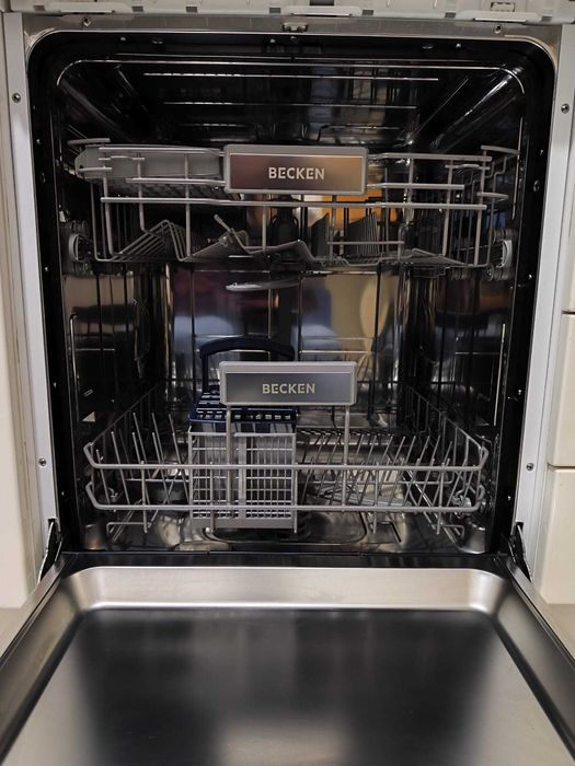 Máquina de Lavar Loiça Becken como nova