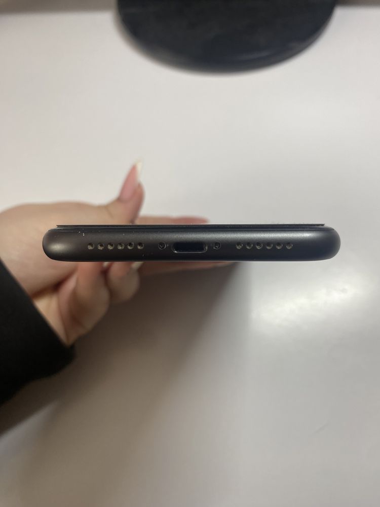 Iphone 11 Black 64gb R-SIM/SIM LOCKED