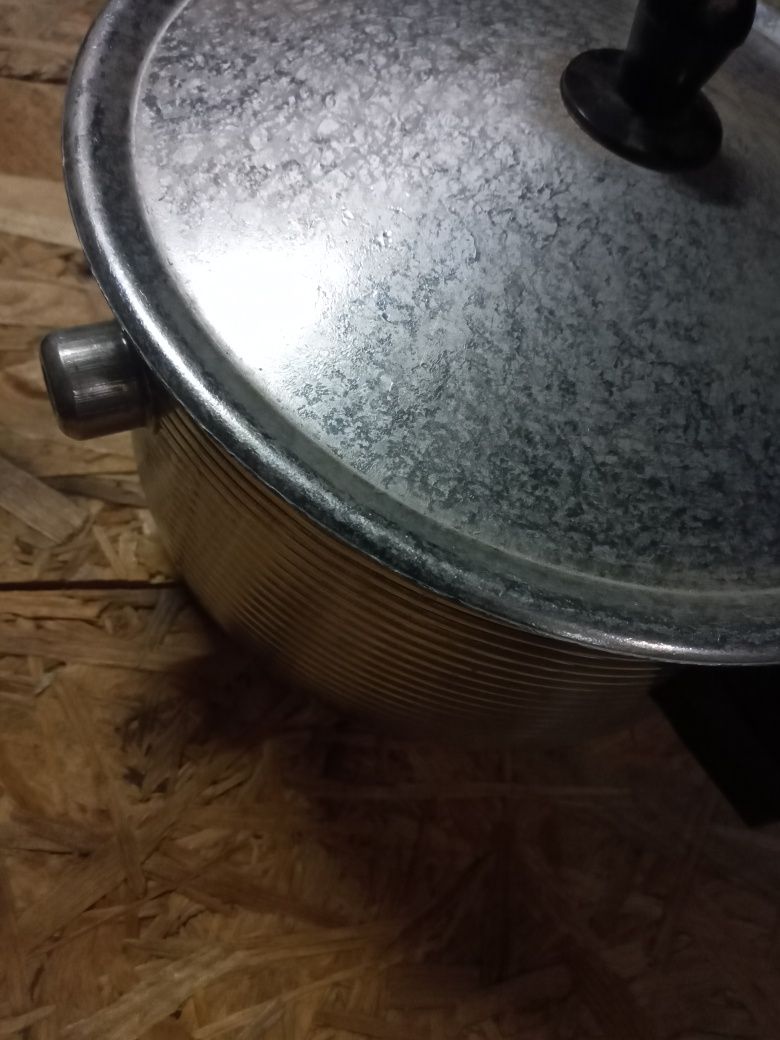 Кастрюля пароварка. Новая. 3 л. Полный комплект. В родной коробке.