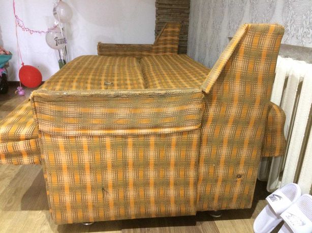 Продам диван для реставрации
