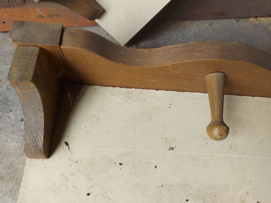 Komplet półek z wieszaczkami