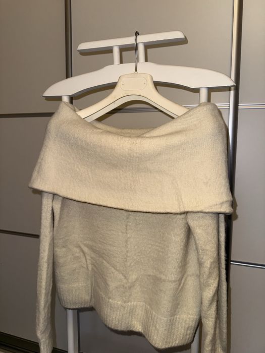 Білий светр H&M, бежевий светр із замочками збоку