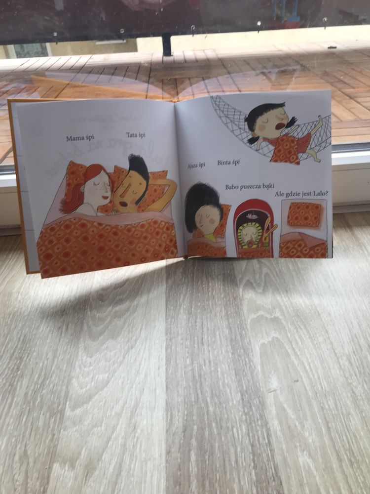 Książka Lolo gra na bębnie- twarda oprawa