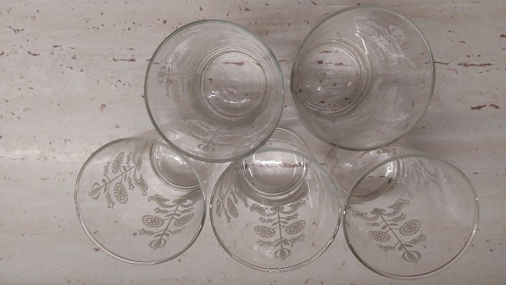5 szklanek z białym zdobieniem nadrukiem stare