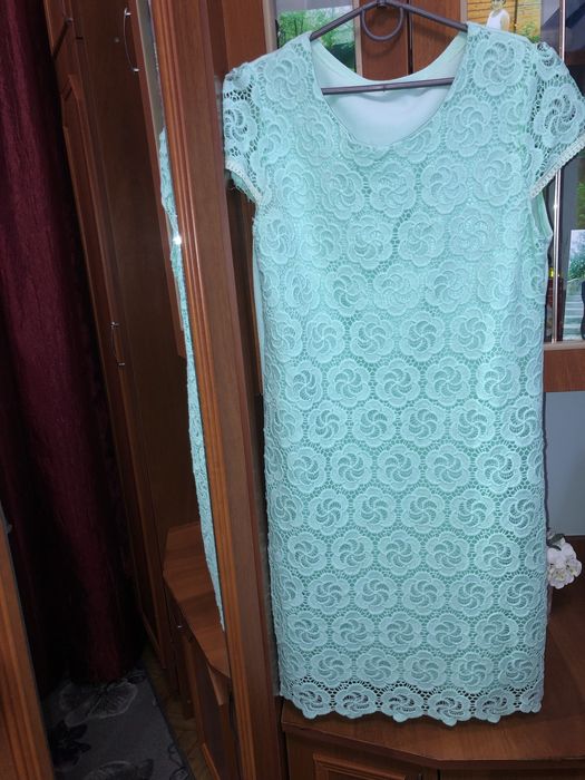 продам гарні нарядні платячка та спіднички