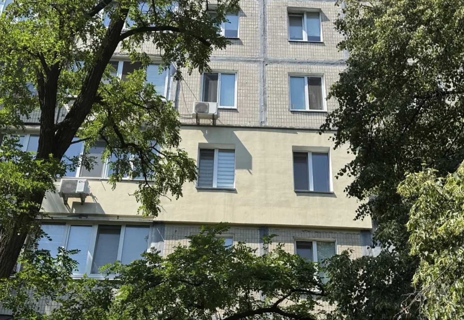 Продаж 2к квартири 45м² на вул. Кубанської України