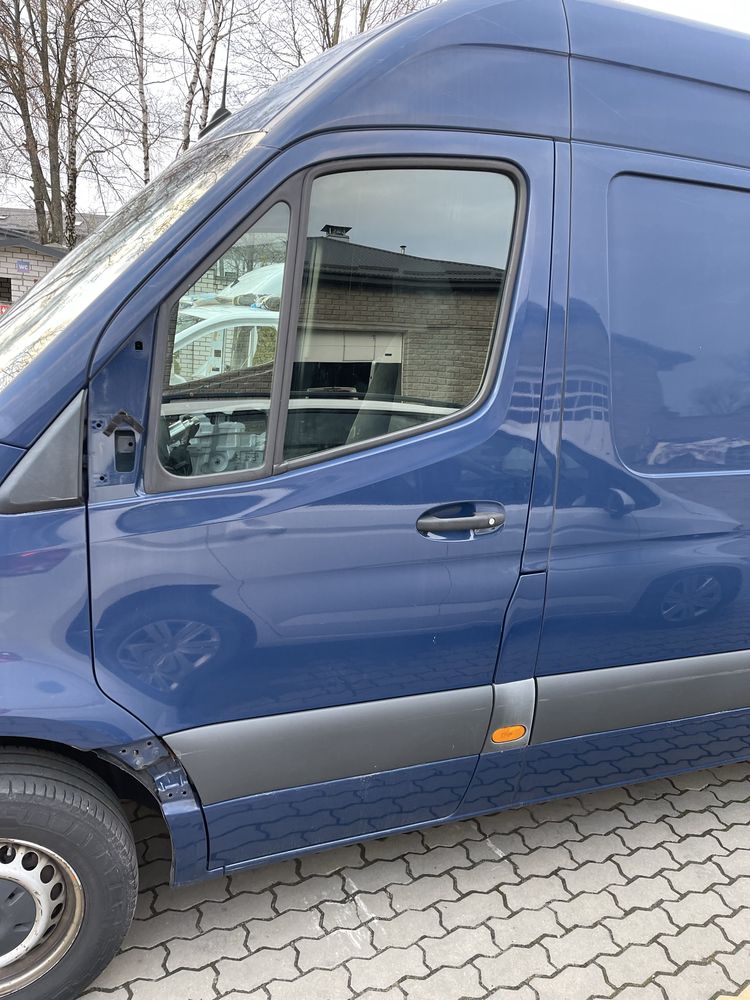 Передні ліві двері Mercedes Sprinter W907 W910