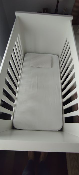 Berço em madeira Lacada