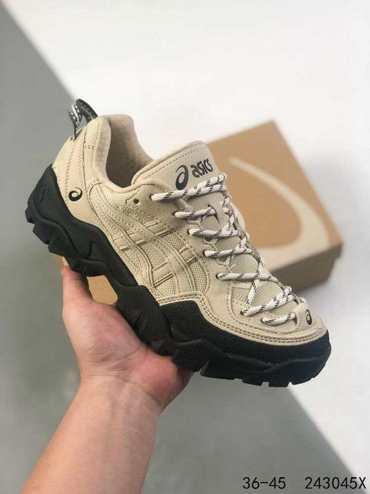 ASICS GEL-PICKAX – зручні кросівки для міста та активного відпочинку