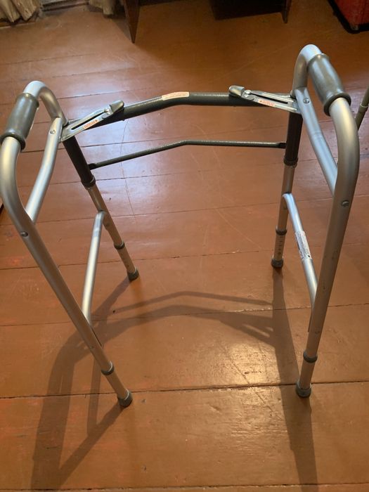 Ходунки для людей з порушенням опорно- рухового апарату