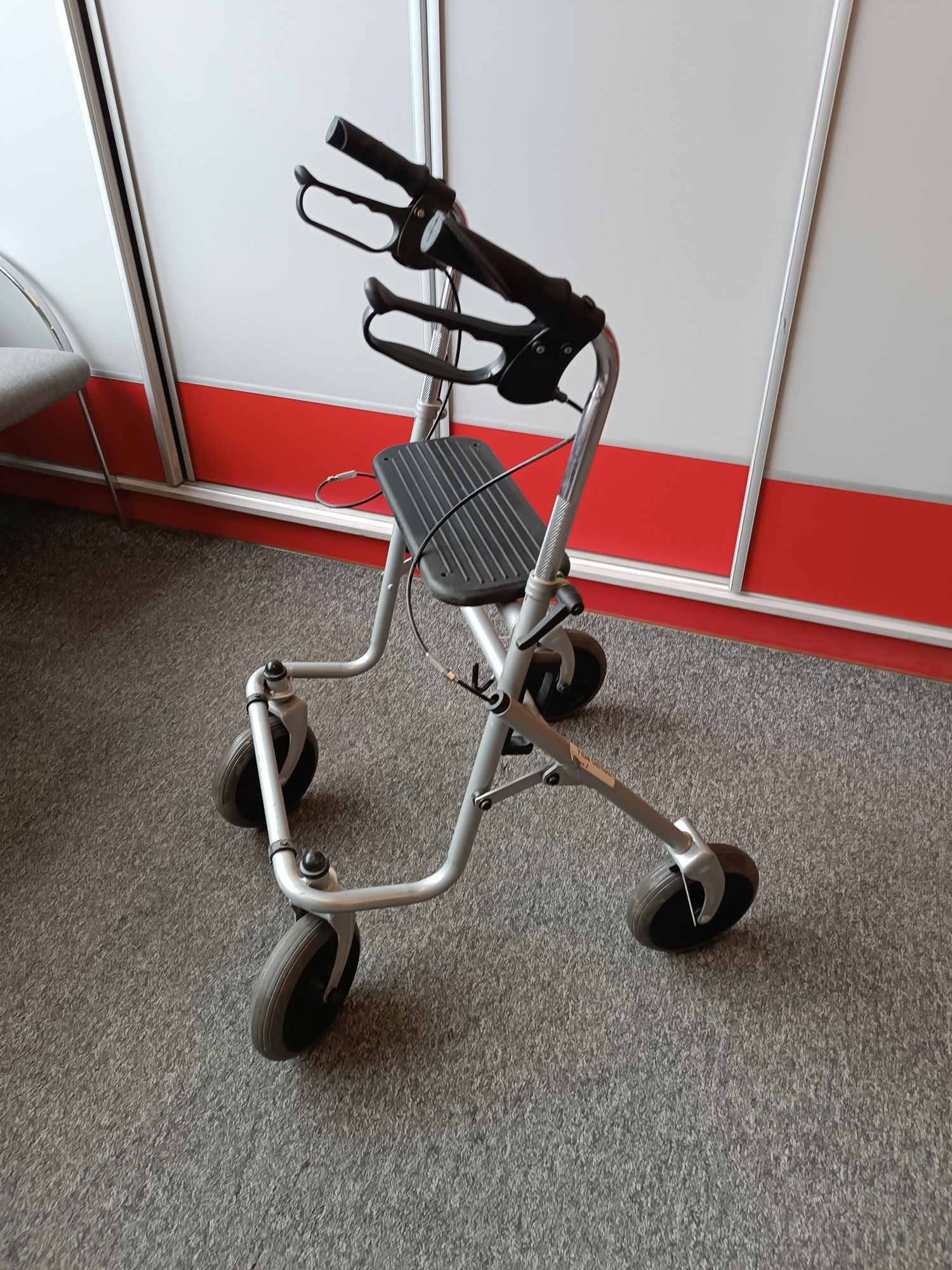 Chodzik/ balkonik dla osoby niepełnosprawnej